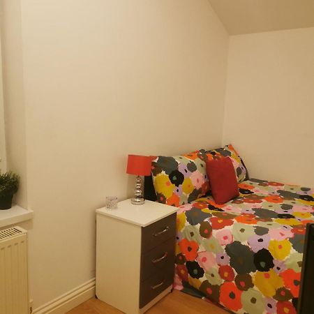 Lovely Spacious Room Near Train Station And University Dallington  Luaran gambar