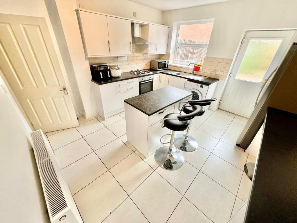Lovely Spacious Room Near Train Station And University Dallington  Luaran gambar